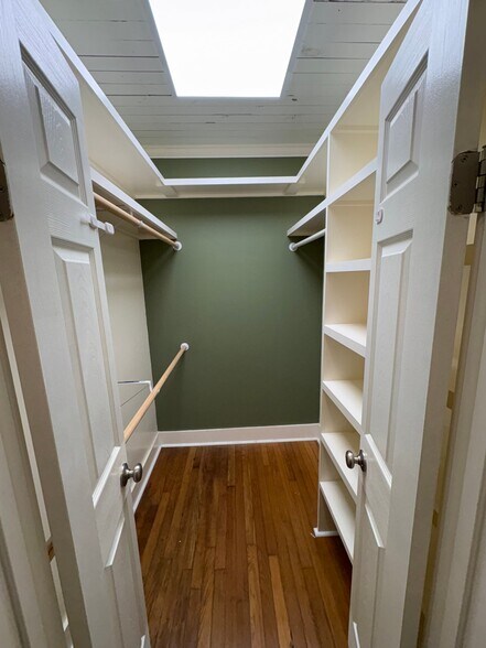 Building Photo - 235 Brookside Dr