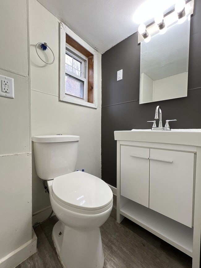 Building Photo - 2443 Division St