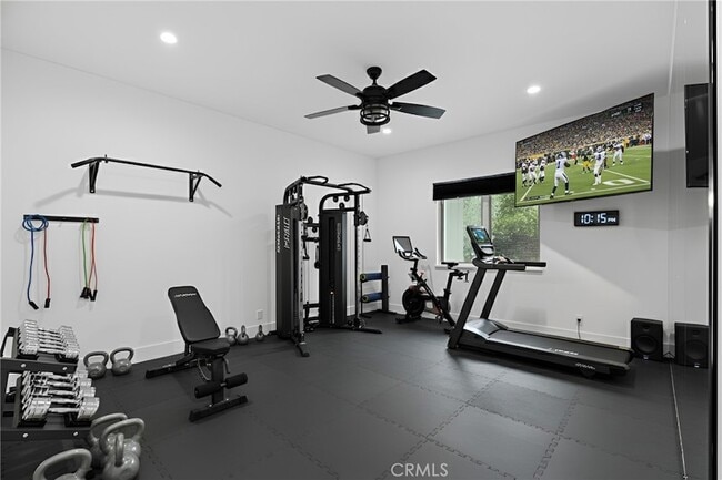 Building Photo - 5946 Woodlake Ave