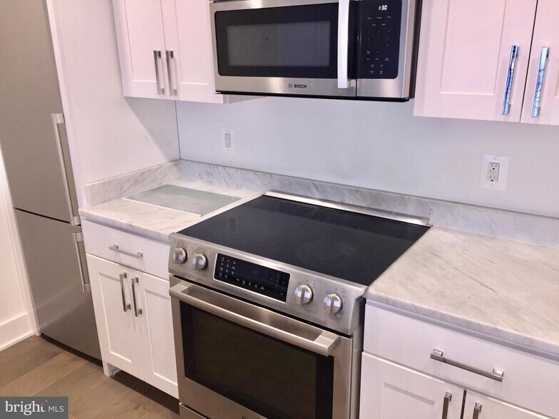 Kitchen - 1412 Chapin St NW