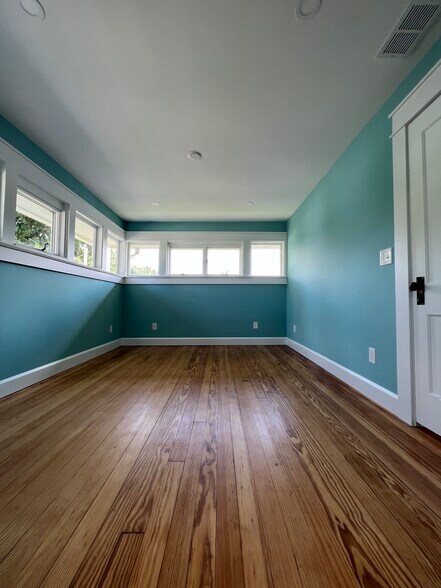 Building Photo - 549 S Lincoln St