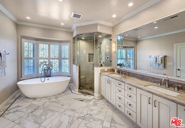 Building Photo - 3690 Crownridge Dr