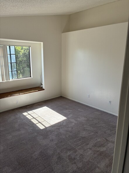 Building Photo - 707 S Webster Ave