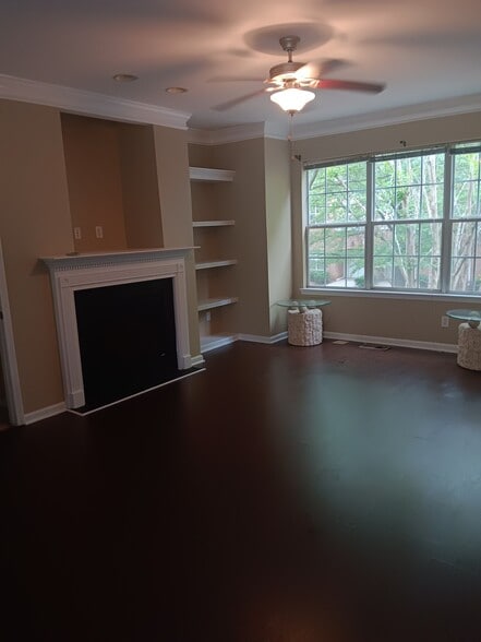 Building Photo - 250 Amal Dr SW