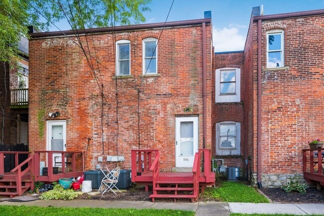 Building Photo - 846 Oak St