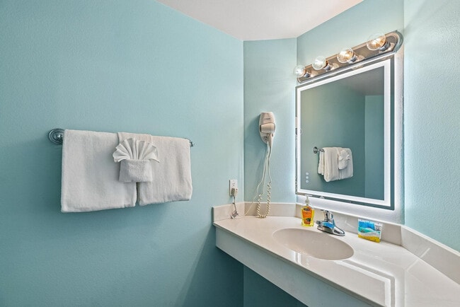 Building Photo - 9900 S Thomas Dr