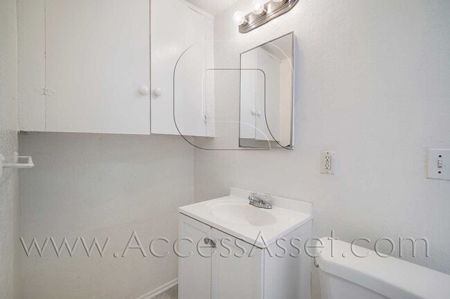 Building Photo - Charming Home in Historic Downtown Lake Elsinore!