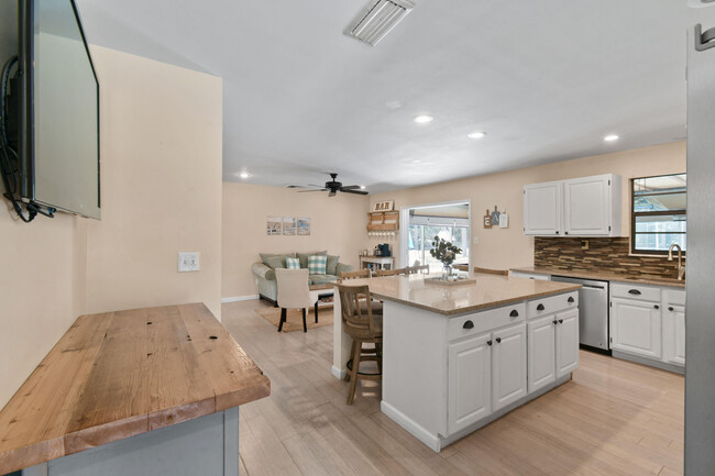 Building Photo - 15739 75th Way N