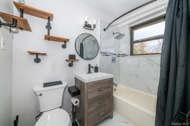 Building Photo - 161 Pearsall Dr