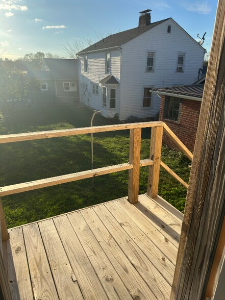 Building Photo - 138 Montrose Ave