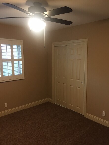 Building Photo - 2000 Karen St