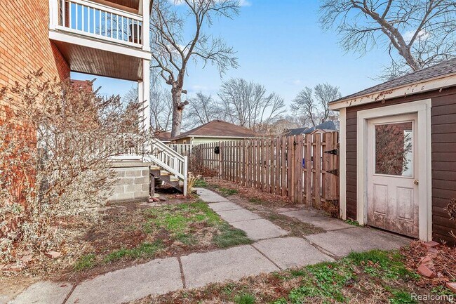 Building Photo - 739 Delaware St