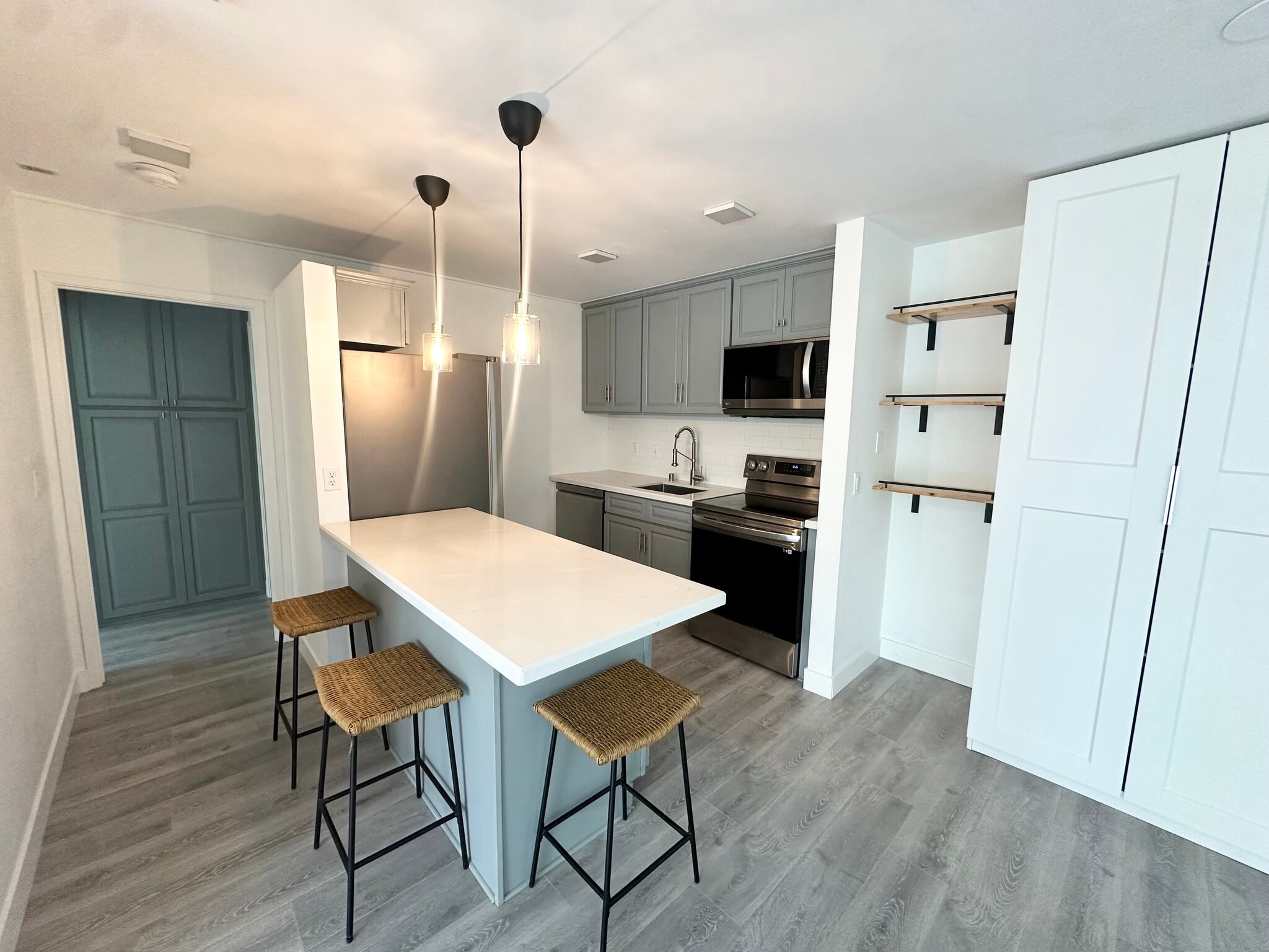 Building Photo - 607 S Prospect Ave