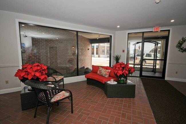 Main Lobby - 112 Franklin St