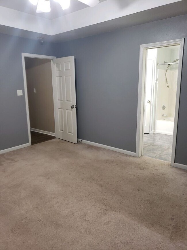 Building Photo - 9866 Asheville Dr