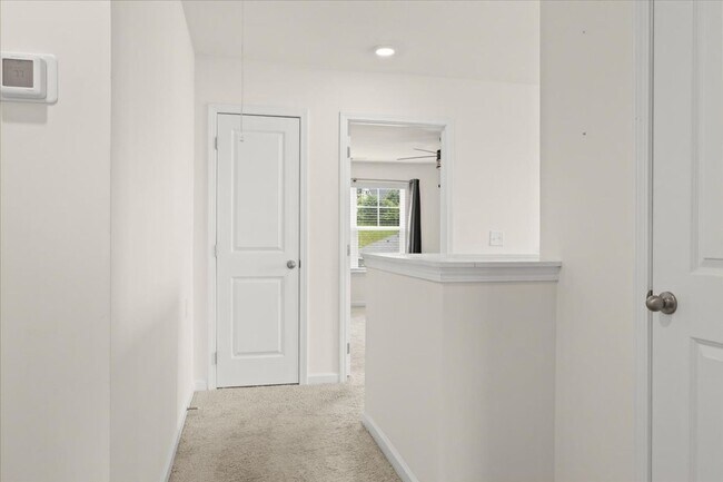 Building Photo - Modern 5 bedroom Home