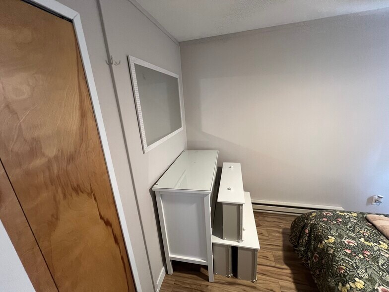 Building Photo - 5212 NE 62nd Ave