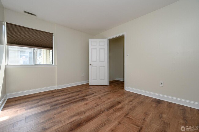 Building Photo - 2902 Madaline Dr