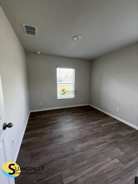 Building Photo - 355 Reeves St