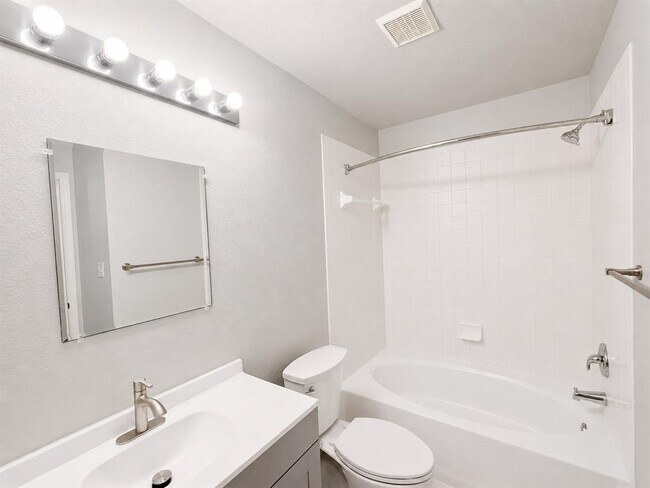 Building Photo - 1581 Parkfield Cir