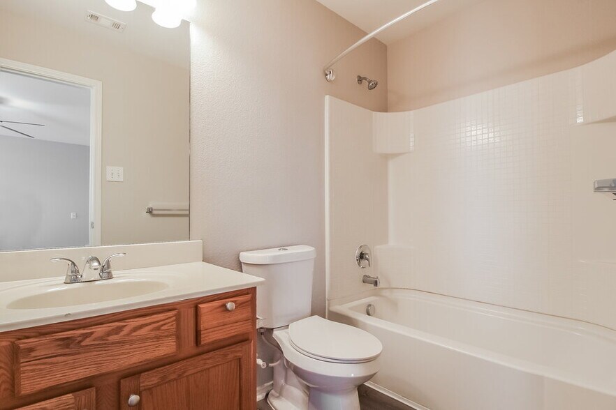 Building Photo - 2437 Clairborne Dr