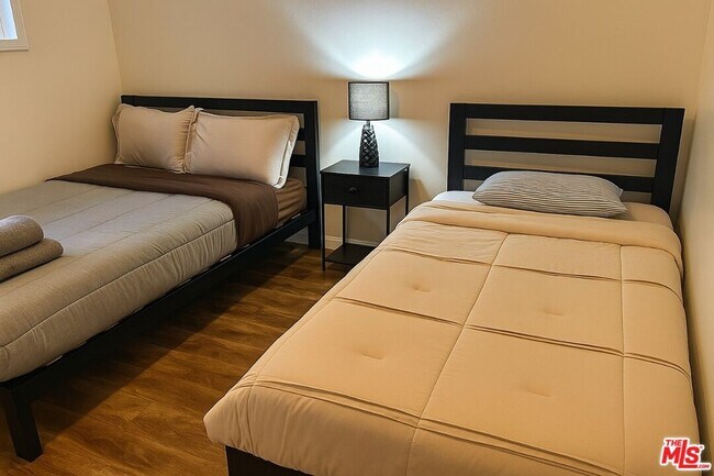 Building Photo - 11257 Collett Ave