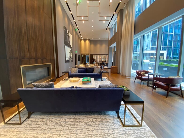 lounge - 135 Seaport Blvd