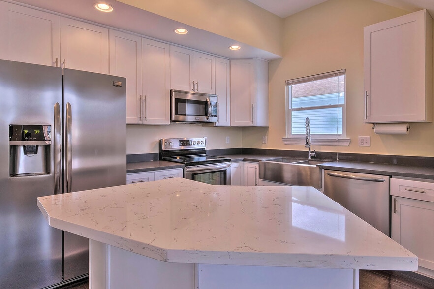 Kitchen - 1341 Independence Street