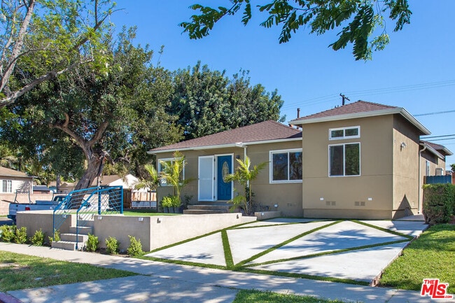 Building Photo - 5400 W 82nd St