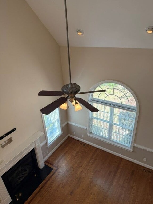 Building Photo - 4 Bed/2.5 Bath Home - Desirable Glen Laurel Subdivision - CBA School District