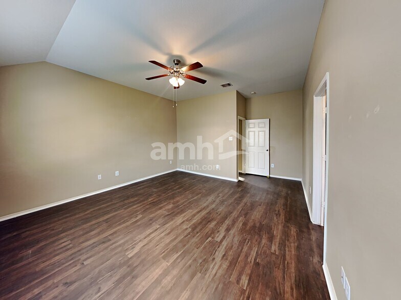 Building Photo - 18550 Sunrise Pines Dr