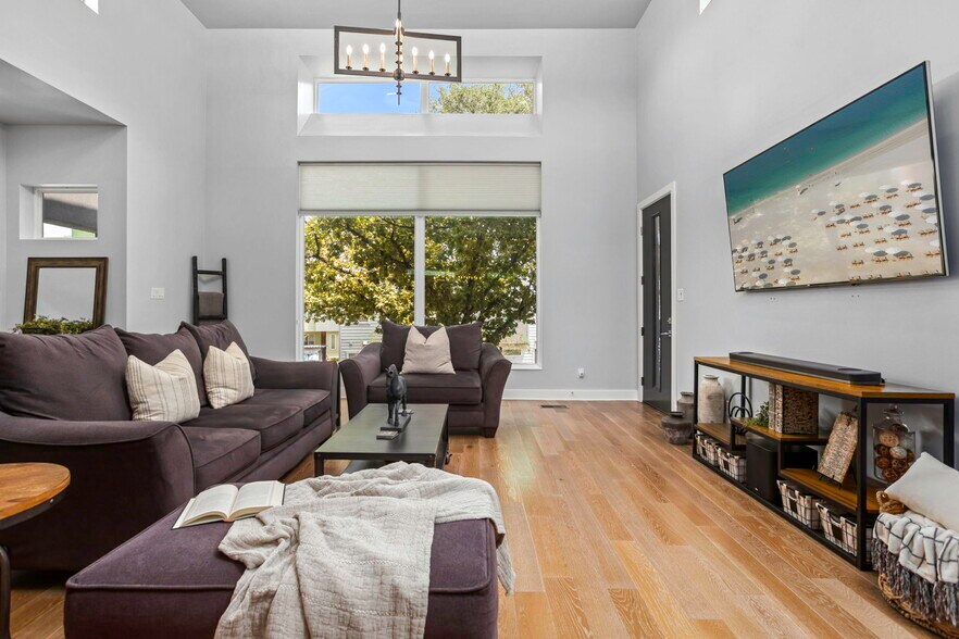 Building Photo - 326 Clay