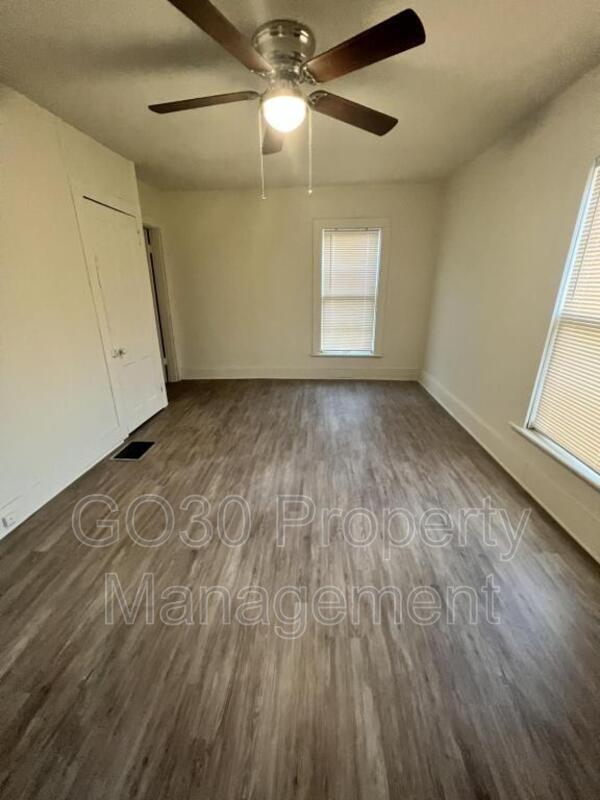 Building Photo - 403 Steel St