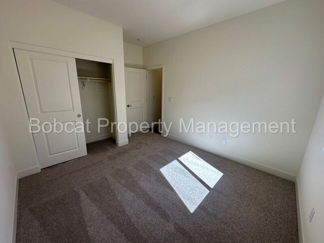 Building Photo - 923 Nelle Dr
