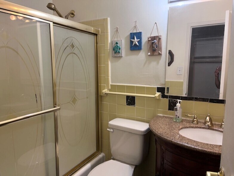 Bathroom - 1011 Arlington Blvd