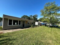 Building Photo - 380 Lahonda Dr