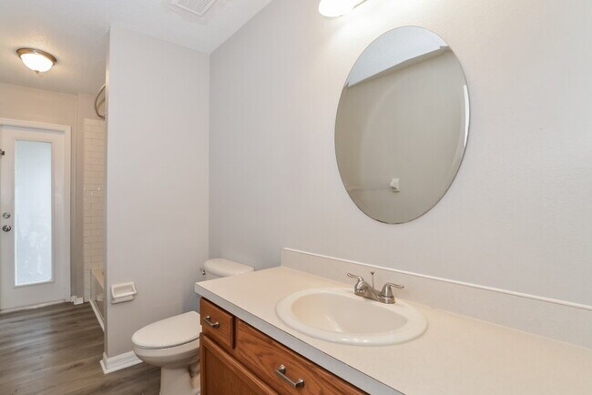 Building Photo - 803 Shore Breeze Way