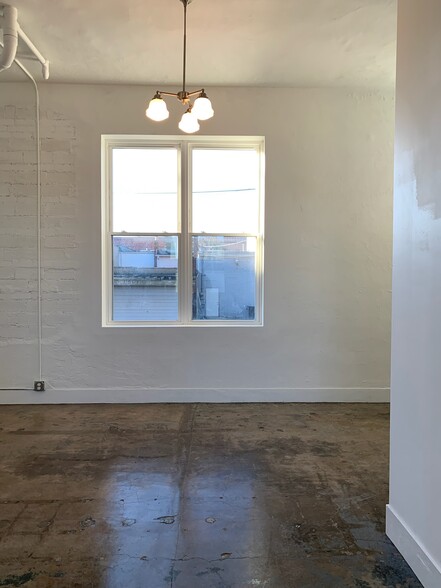 Building Photo - 111 N Walnut St