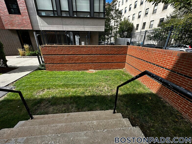 Building Photo - 801 Tremont St