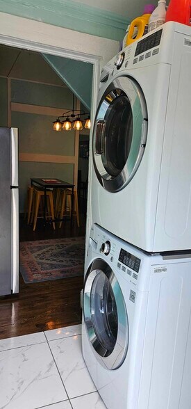 Free use of laundry facilities! - 607 Gaskill St SE