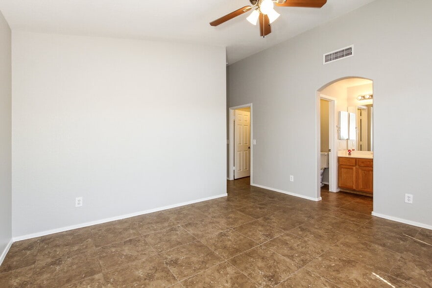 Building Photo - 18139 N Skyhawk Dr