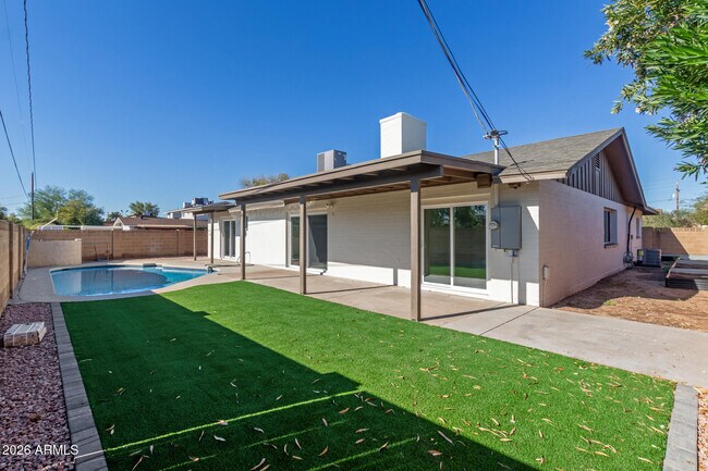 Building Photo - 1103 E Palmcroft Dr