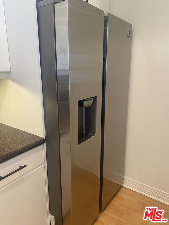 Building Photo - 1862 S Bentley Ave