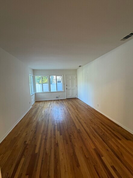 Building Photo - 143 N Maple St