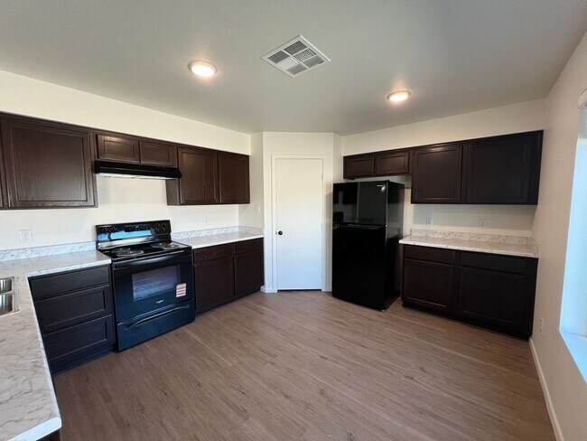 Building Photo - BRAND NEW 3 BEDROOM HOME!
