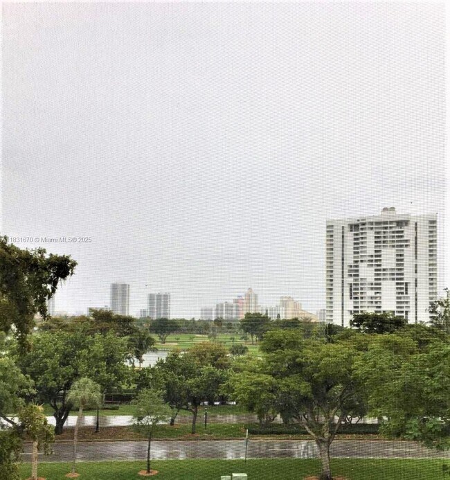 Building Photo - 3475 N Country Club Dr