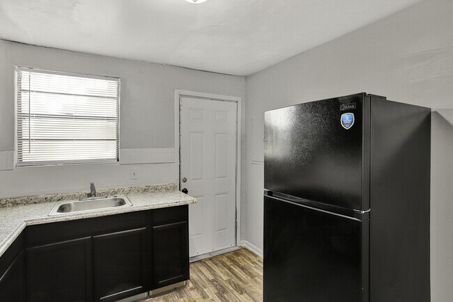 Building Photo - 5634 Astor Pl