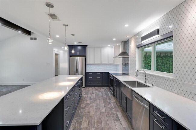 Building Photo - 13201 Fawn Valley Dr