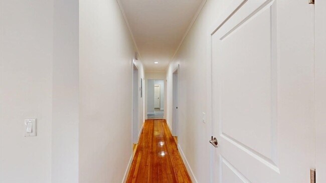 Building Photo - 391 Linwood Ave