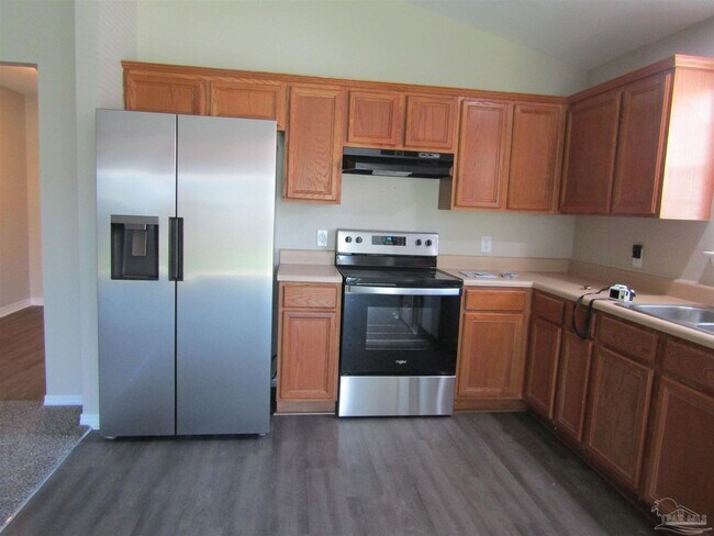 Building Photo - 608 Reservation Ave